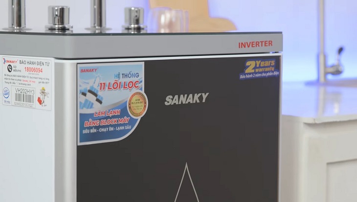 Thân máy viền nhôm, mặt trước và mặt trên ốp kính chịu lực