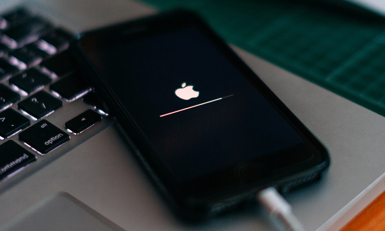 iPhone lên táo rồi tắt liên tục thì phải làm như thế nào?