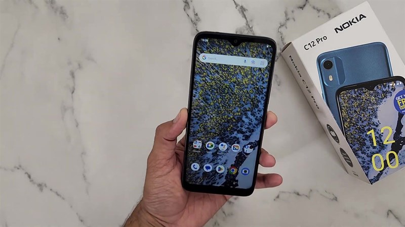 Nokia C12 Pro được trang bị màn hình kích thước 6.3 inch, độ phân giải HD+ và được bảo vệ bởi lớp kính Toughened glass.