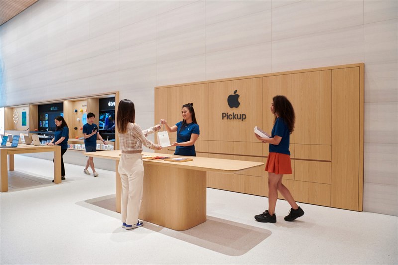 Nhân viên tại các cửa hàng bán lẻ của Apple thường sử dụng iPhone XS cho việc thanh toán