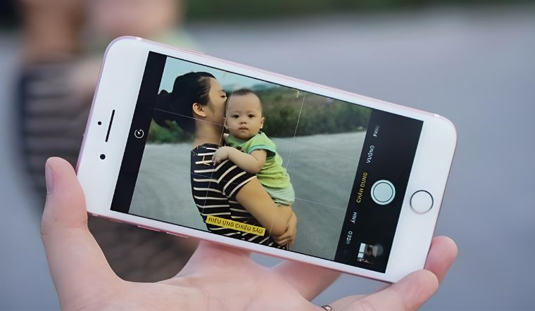 Bố mẹ nên ngưng chia sẻ ảnh của con mình lên mạng xã hội vì 5 lý do này