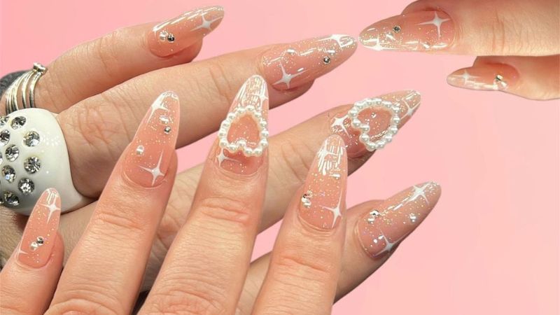 Các kiểu nail hoạ tiết ĐỘC ĐÁO giúp các bạn gái thời thượng hơn