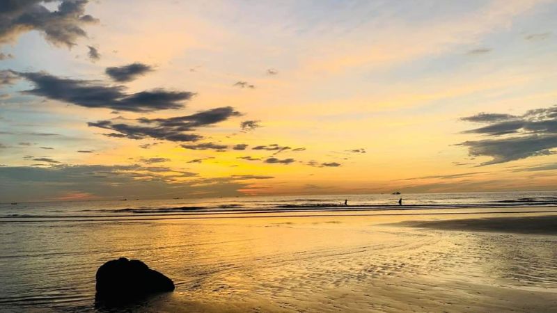 Sunrise on Hai Hoa beach