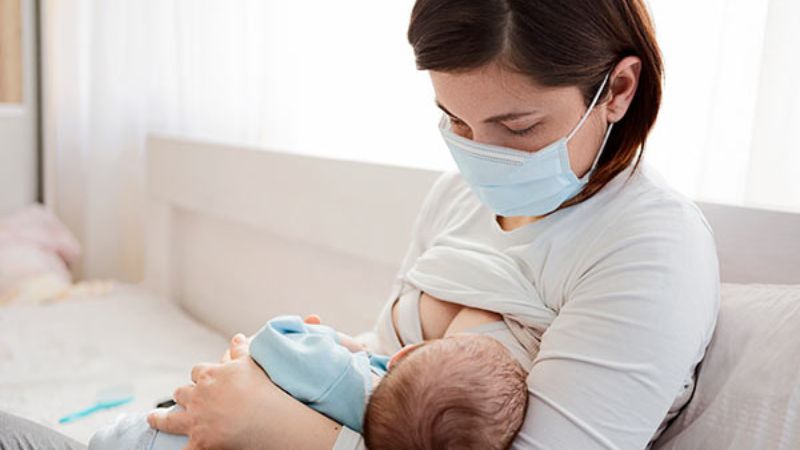 Mẹ bị F0 có cho con bú sữa mẹ được không?