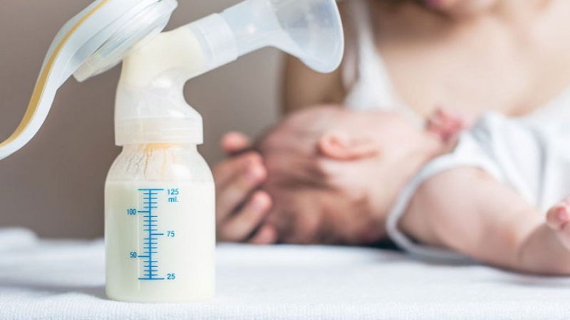 Cách duy trì nguồn sữa khi mẹ nhiễm Covid-19