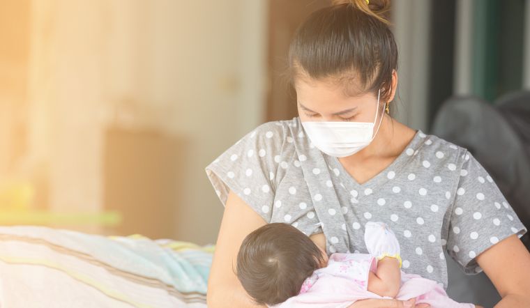 Mẹ bị F0 có được cho con bú? Những điều cần lưu ý