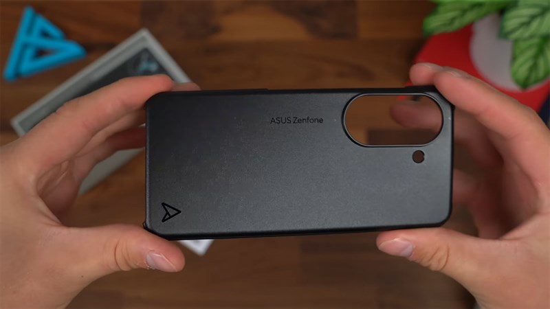 Hãng còn tặng kèm ốp lưng Hãng còn tặng kèm ốp lưng