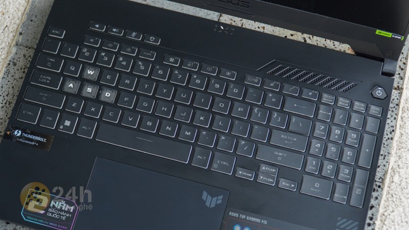 ASUS TUF F15 FX507VV4 được trang bị bàn phím full size