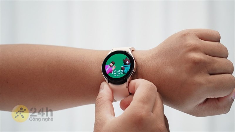 Màn hình AMOLED trên các mẫu Galaxy Watch cho độ hiển thị sống động