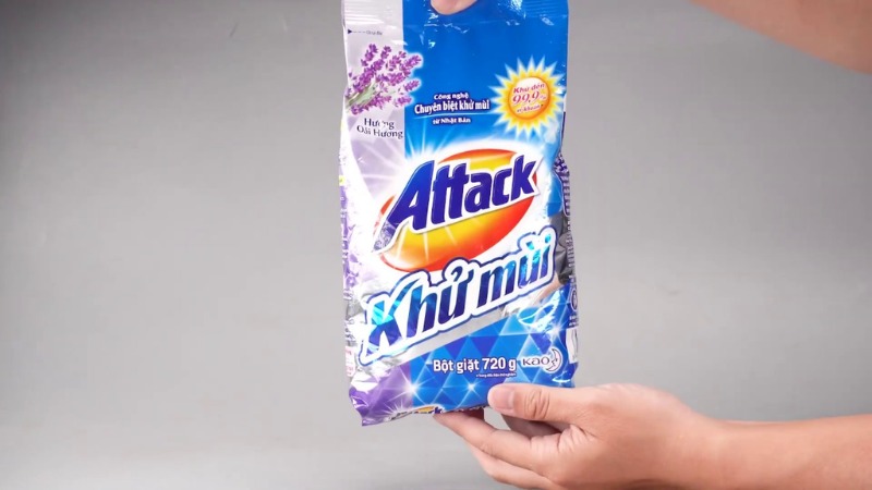 Bột giặt Attack khử mùi hương oải hương 720g