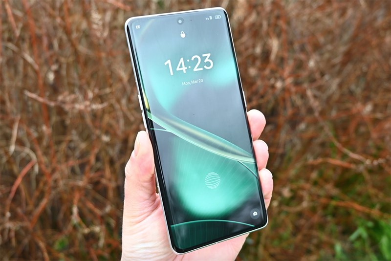 Cận cảnh màn hình OPPO Find X6 Pro