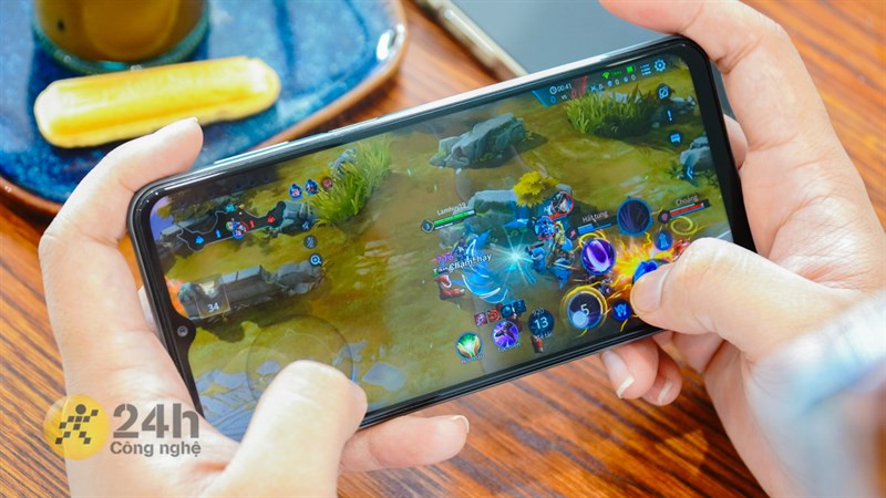 Galaxy M34 5G sở hữu mức dung lượng RAM 6 GB hoặc 8 GB cùng bộ nhớ trong 128 GB và 256 GB. Galaxy M34 5G sở hữu mức dung lượng RAM 6 GB hoặc 8 GB cùng bộ nhớ trong 128 GB và 256 GB.