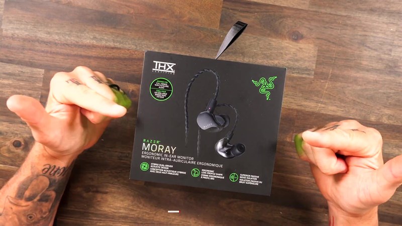 Hộp đựng của Razer Moray sử dụng tone màu đen và xanh lá quen thuộc.
