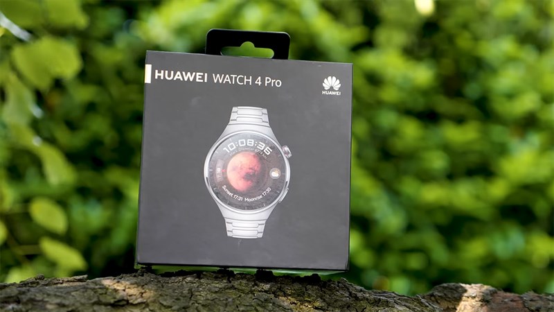 Hộp đựng Huawei Watch 4 Pro vẫn được thiết kế sang trọng và quen thuộc