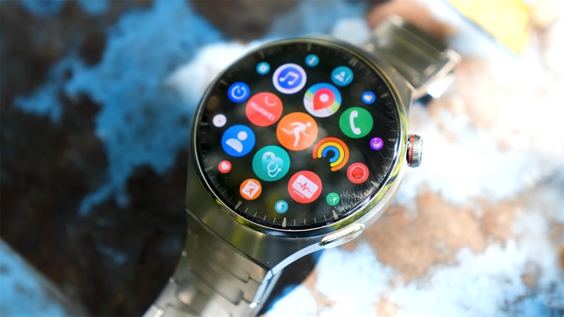 Huawei Watch 4 Pro còn sở hữu màn hình lớn cùng chất lượng hiển thị cực kỳ tốt