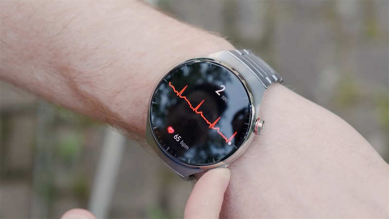 Huawei Watch 4 Pro còn được tích hợp đầy tính năng chăm sóc sức khỏe