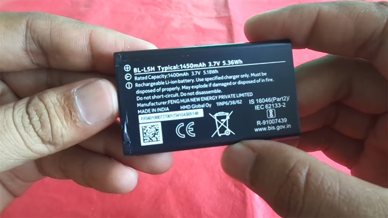 Có cả cục pin tháo rời