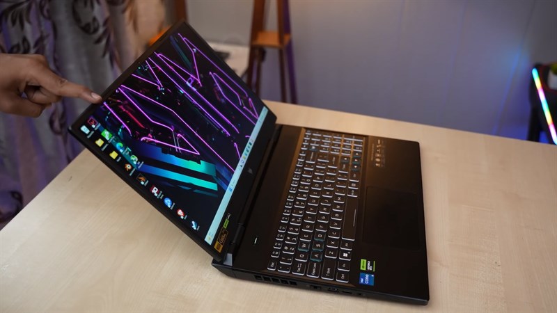 Acer Predator Helios Neo 16 được trang bị RAM 16 GB và ổ cứng SSD 512 GB