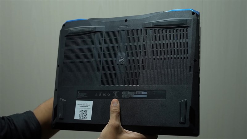 Acer Predator Helios Neo 16 có chất lượng hoàn thiệt tốt và chỉ nặng 2.6 kg