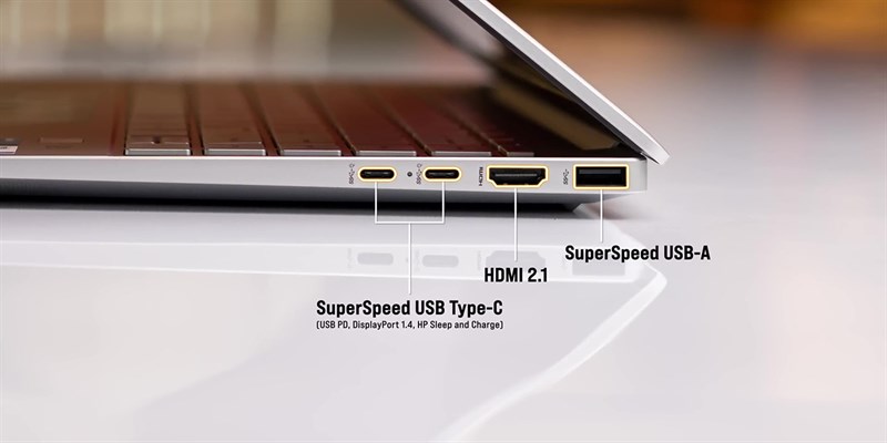 Cạnh phải của HP Pavilion Plus 14.