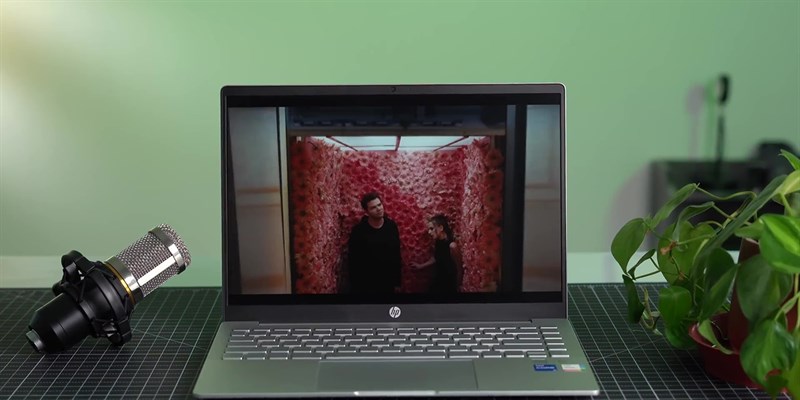 Màn hình của HP Pavilion Plus 14 mang đến cho mình trải nghiệm hiển thị rất tốt.