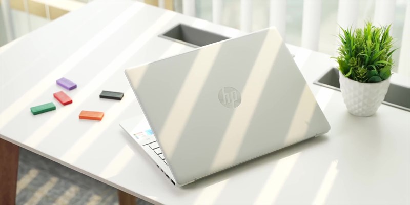 Trên tay HP Pavilion Plus 14: Thiết kế đẹp, màn 2.2K, Intel i5 Gen 12