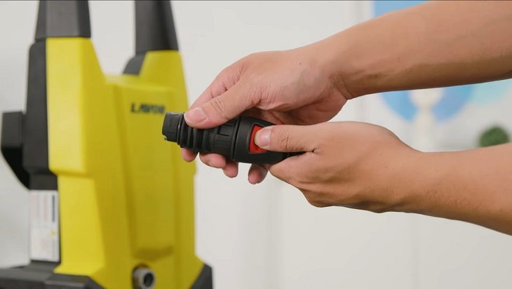 Thao tác thay thế đầu phun dễ dàng