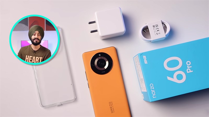 Bên trong hộp đựng chứa đầy đủ món phụ kiện cần thiết đi kèm với realme Narzo 60 Pro