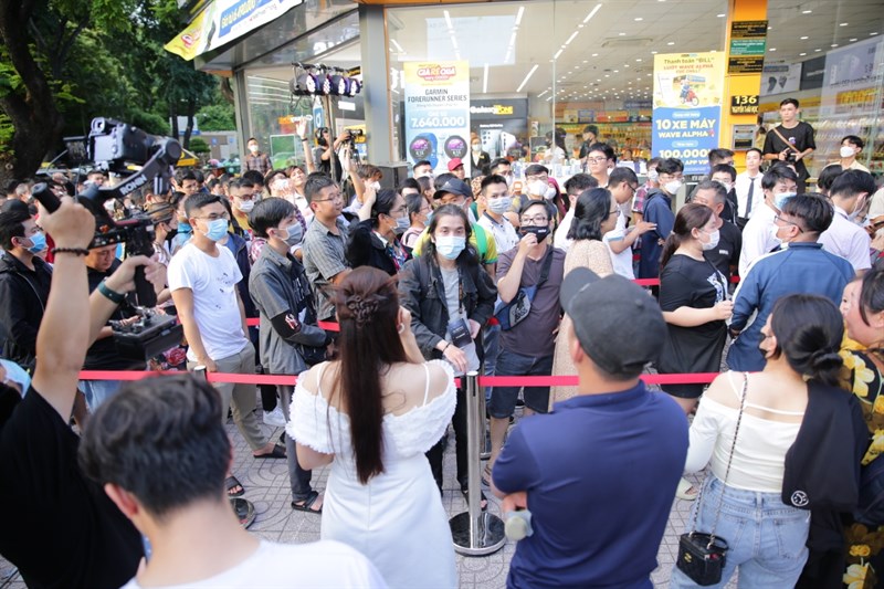 Những vị khách không giấu được sự hồi hộp và phấn khích