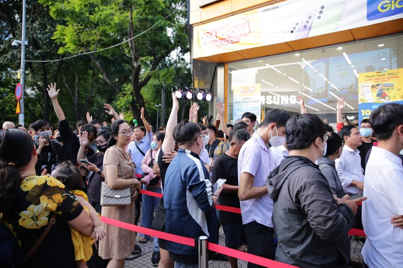 Sự kiện đã thành công rực rỡ trong không khí náo nhiệt từ khách hàng, Thế Giới Di Động sẽ tiếp tục phấn đấu trong tương lai để mang đến nhiều sự kiện tuyệt vời