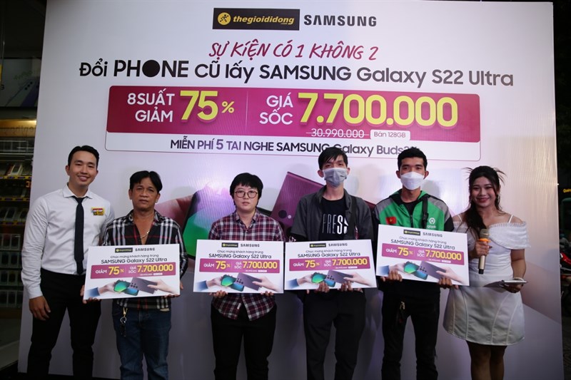 Và xin chúc mừng 5 vị khách may mắn đã mua được Galaxy S22 Ultra với giá chỉ 7.7 triệu đồng!