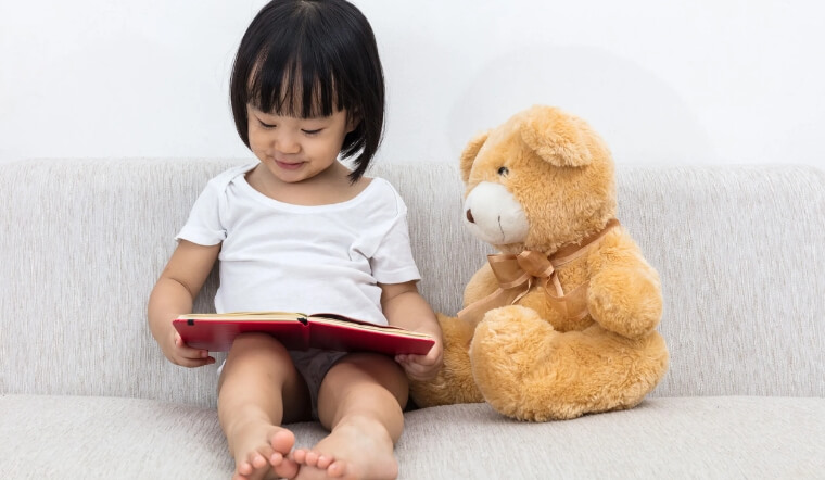 Vì sao đứa trẻ nào cũng có một vật bất ly thân? Bố mẹ nên làm gì?