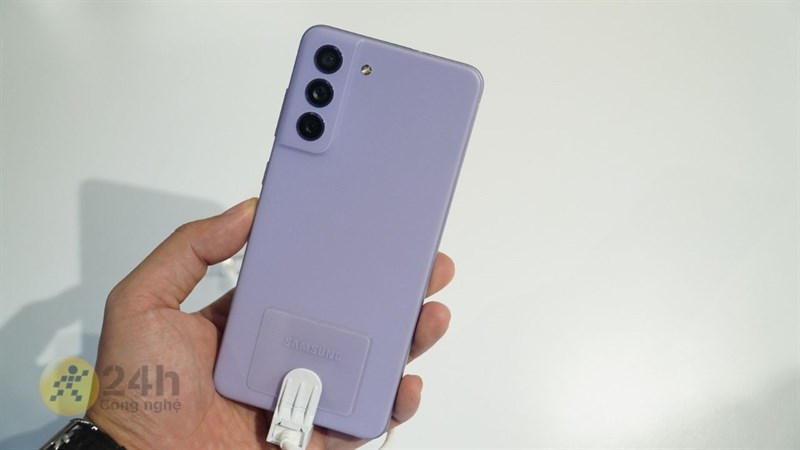 Thiết kế Galaxy S21 FE rất hợp để giải trí đó Thiết kế Galaxy S21 FE rất hợp để giải trí đó