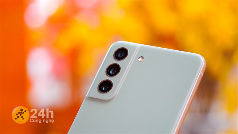 Cụm 3 camera với ống kính chính 12 MP hứa hẹn sẽ cho bạn những tấm ảnh sắc nét