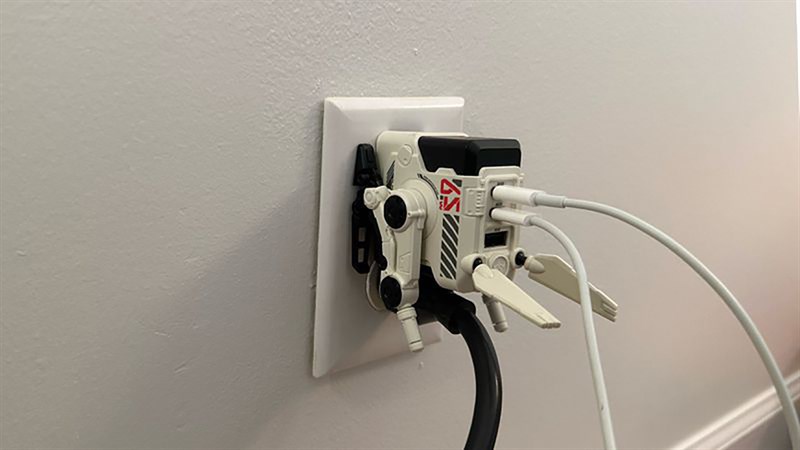 GravaStar Alpha 65 còn có thể sạc nhiều thiết bị một lúc thoải mái