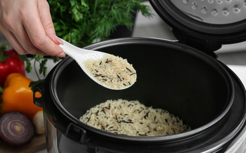 Cooking rice with a pressure cooker
