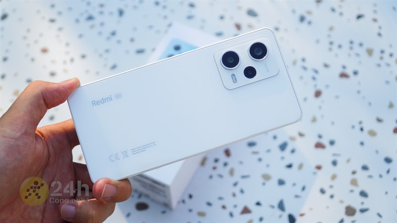 Redmi Note 12 Pro 5G sở hữu thiết kế tổng thể rất đẹp và bóng bẩy Redmi Note 12 Pro 5G sở hữu thiết kế tổng thể rất đẹp và bóng bẩy