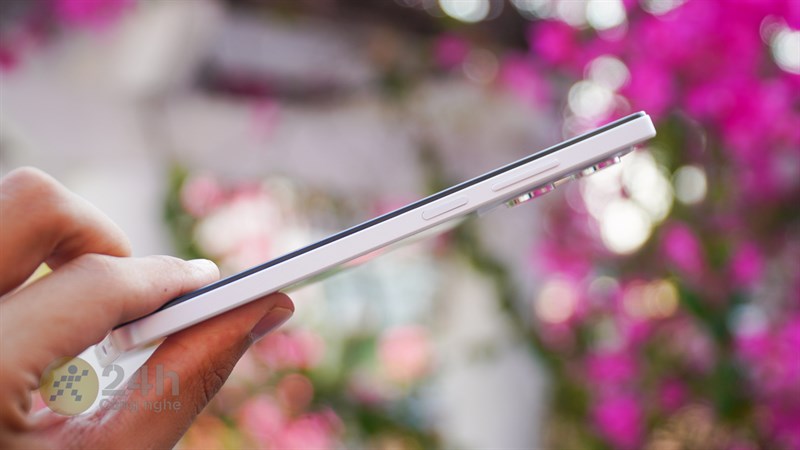 Dù sở hữu màn hình AMOLED nhưng Redmi Note 12 Pro 5G chỉ cho phép người dùng mở khóa bằng vân tay cạnh bên Dù sở hữu màn hình AMOLED nhưng Redmi Note 12 Pro 5G chỉ cho phép người dùng mở khóa bằng vân tay cạnh bên