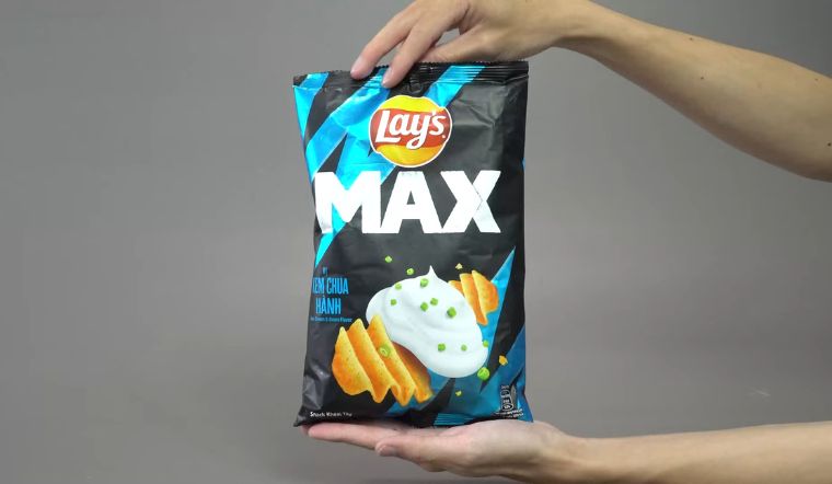 Snack khoai tây Lay's Max vị kem chua hành mới, bạn đã thử?