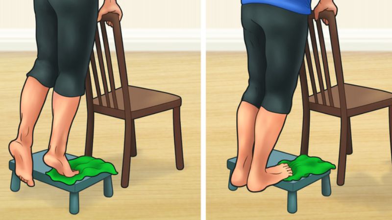 Bài tập nâng vòm bàn chân với bục Bài tập nâng vòm bàn chân với bục