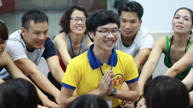 Các bước tập yoga cười