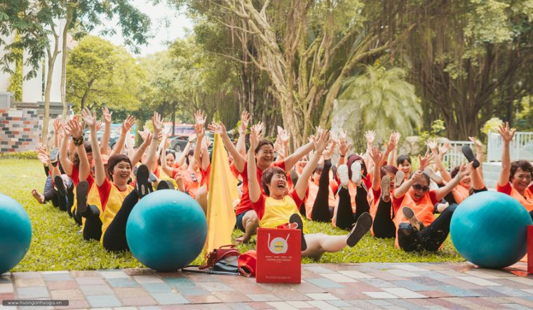 Yoga cười là gì? Lợi ích và cách tập yoga cười đạt hiệu quả