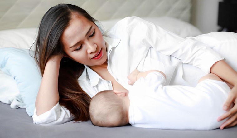 Trẻ bú đêm có tốt không? Có nên cho trẻ bú đêm?