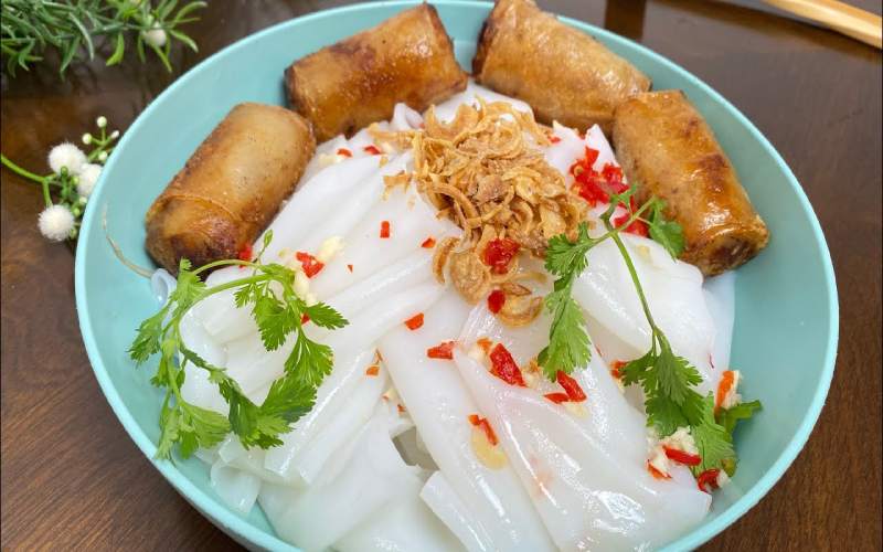 Bánh ướt chả giò