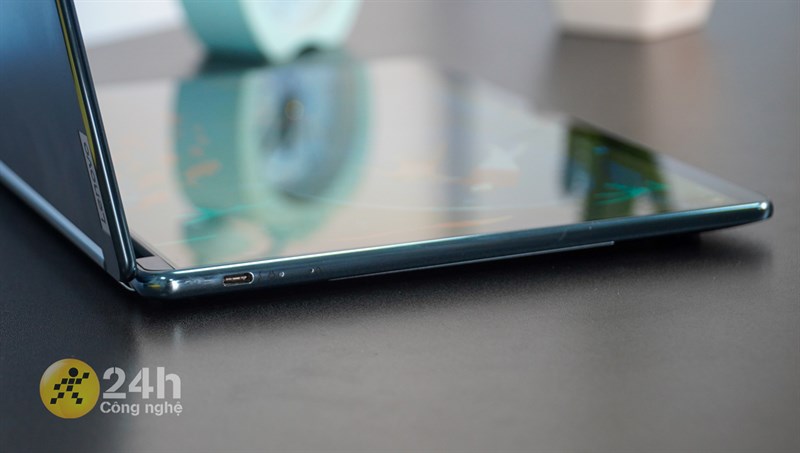 Cạnh trái của Lenovo YOGA Book 9i Cạnh trái của Lenovo YOGA Book 9i