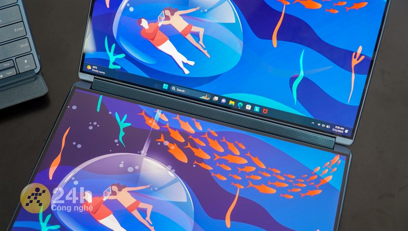 Bản lề Lenovo YOGA Book 9i có thể gập linh hoạt và kiêm luôn loa Bản lề Lenovo YOGA Book 9i có thể gập linh hoạt và kiêm luôn loa