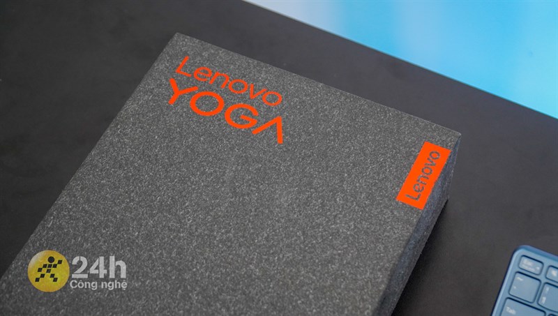Hộp đựng Lenovo YOGA Book 9i được thiết kế sang trọng và bắt mắt Hộp đựng Lenovo YOGA Book 9i được thiết kế sang trọng và bắt mắt