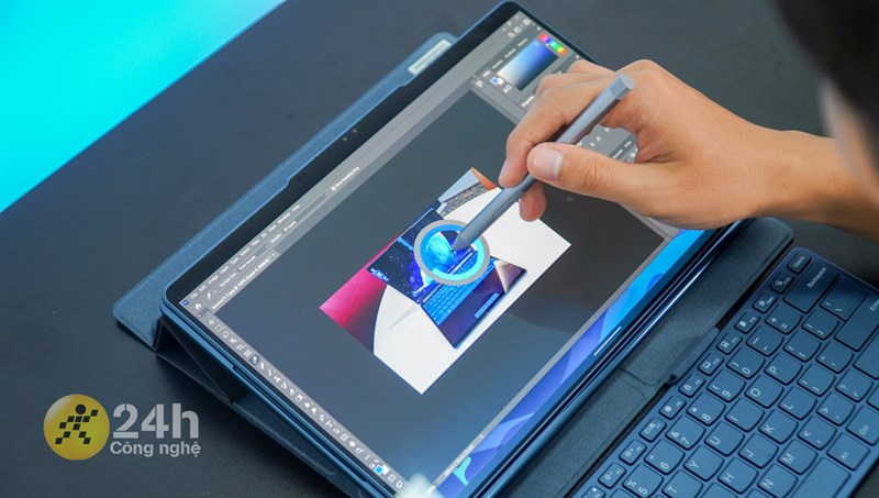 Lenovo YOGA Book 9i còn sở hữu con chip Intel Core i7- 1355U cực kỳ mạnh mẽ Lenovo YOGA Book 9i còn sở hữu con chip Intel Core i7- 1355U cực kỳ mạnh mẽ
