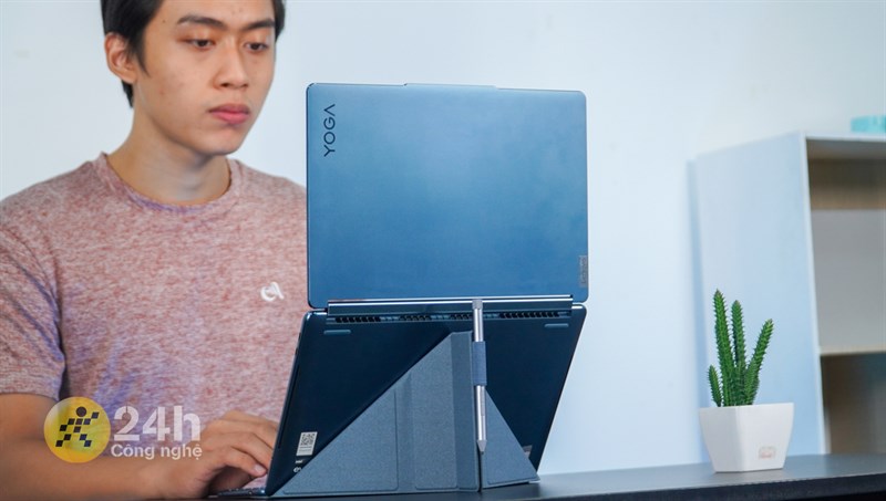 Lenovo YOGA Book 9i là một chiếc laptop rất thú vị và hiện đại của Lenovo Lenovo YOGA Book 9i là một chiếc laptop rất thú vị và hiện đại của Lenovo