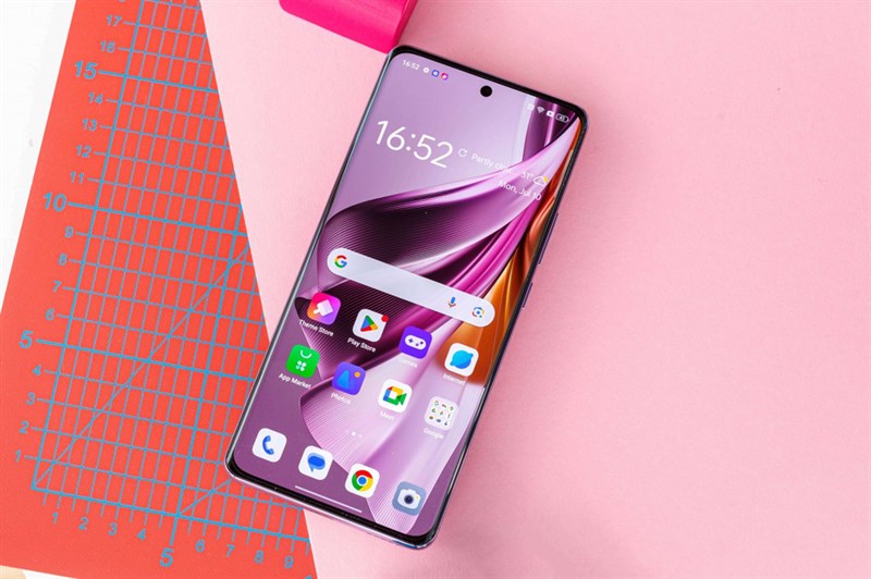 Màn hình OPPO Renp10 Pro 5G được làm dạng cong cùng chất lượng hiển thị cực kỳ tốt
